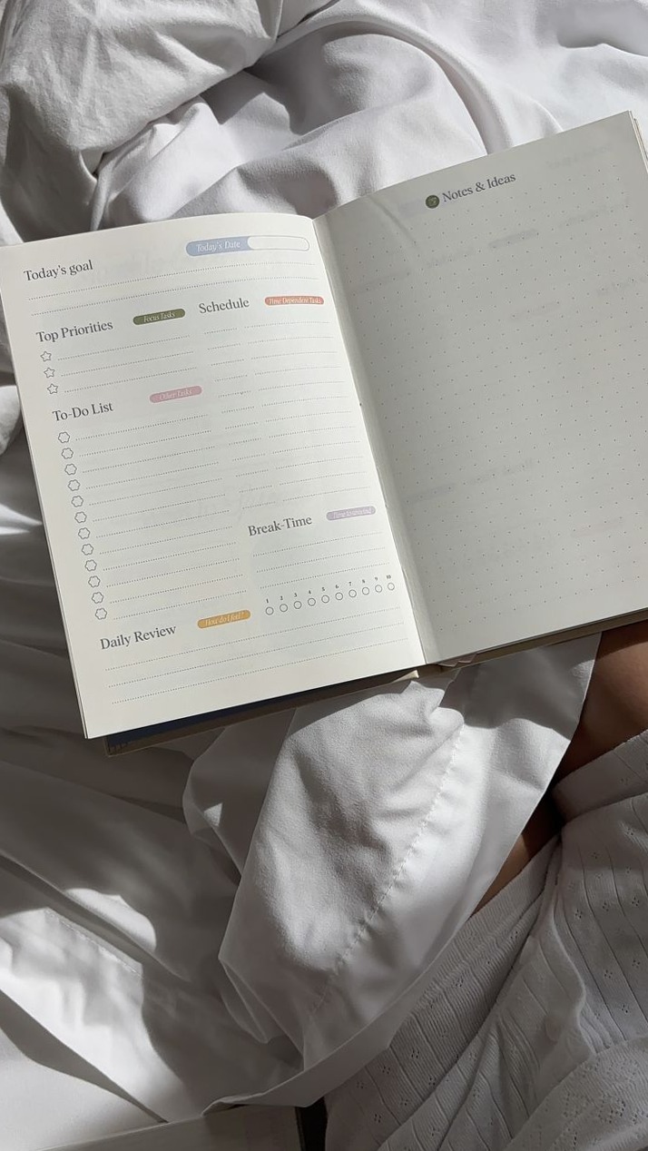 📊 📌 secret to staying productive: Stay Focused & Feel Good with This Daily Planner Layout