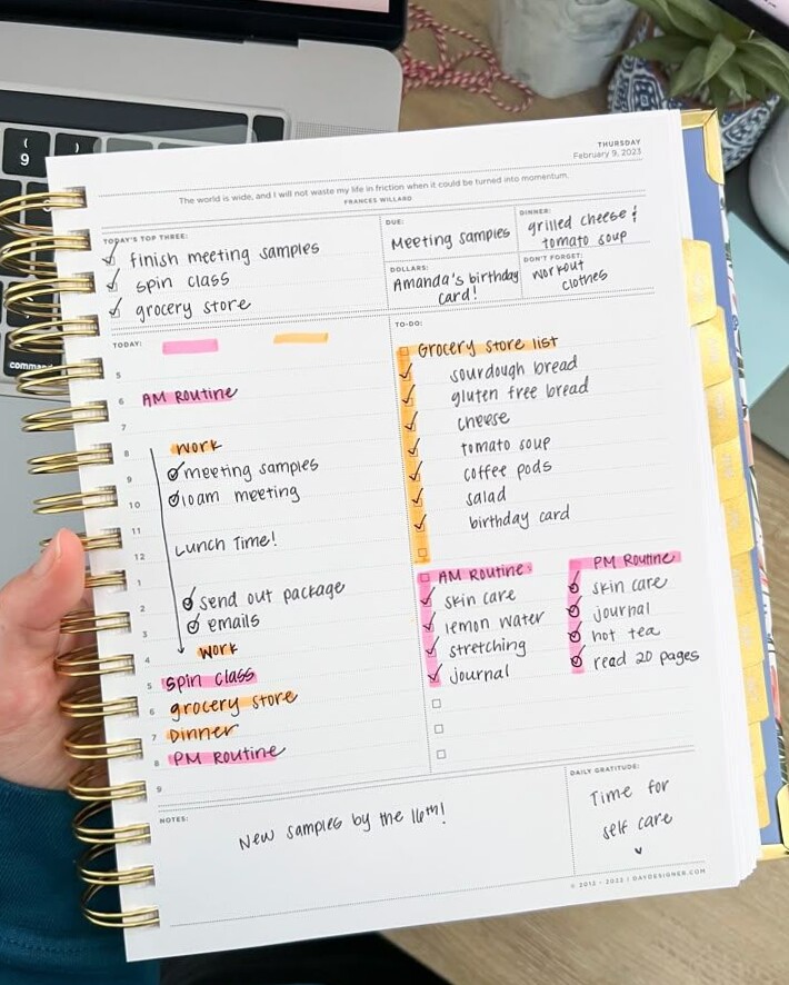 🎨 📍 stay inspired all year long: Check, check, and check!