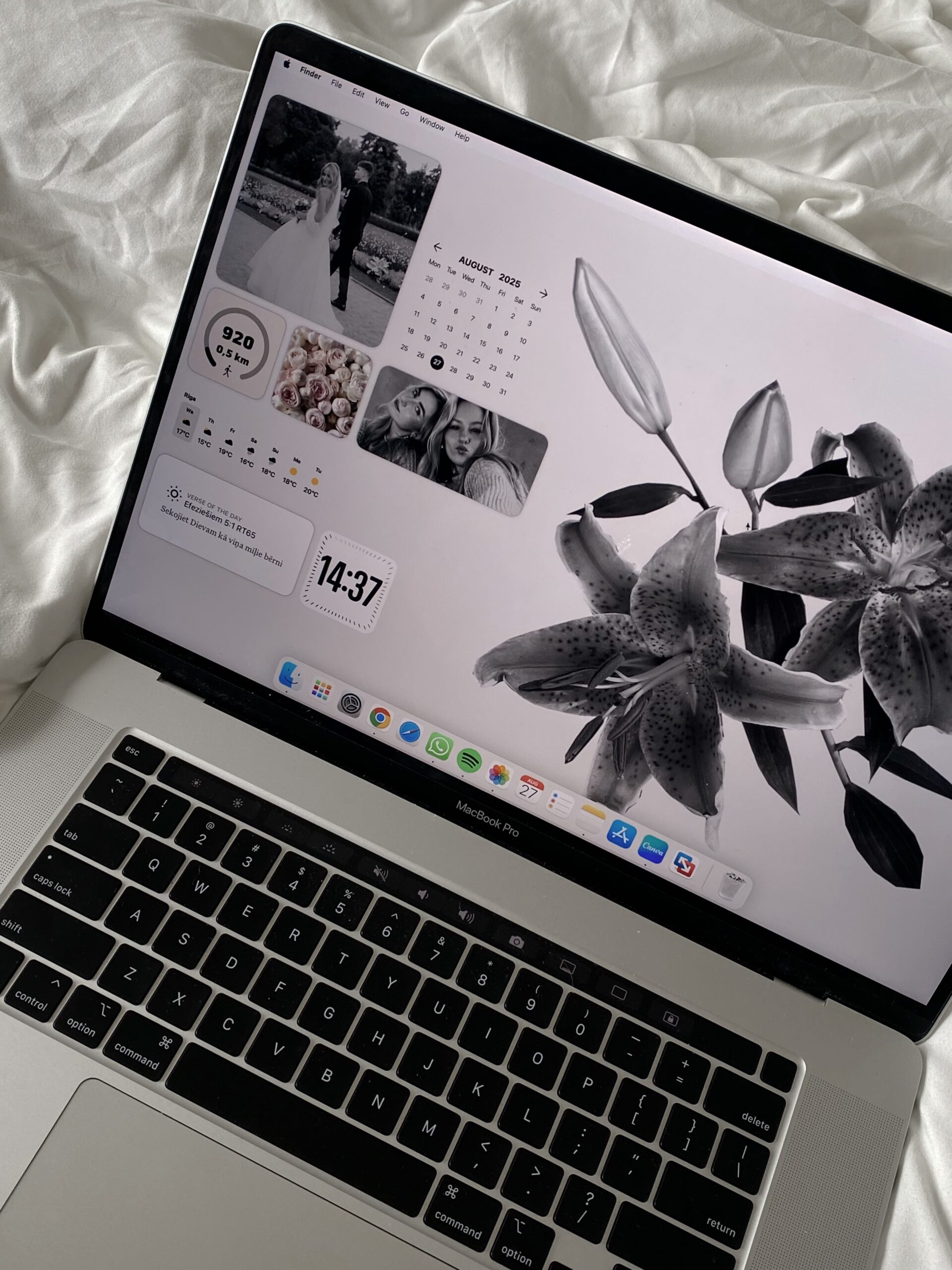 👰 👰 Black and White MacBook Home Screen Widget Ideas | dream life manifestation