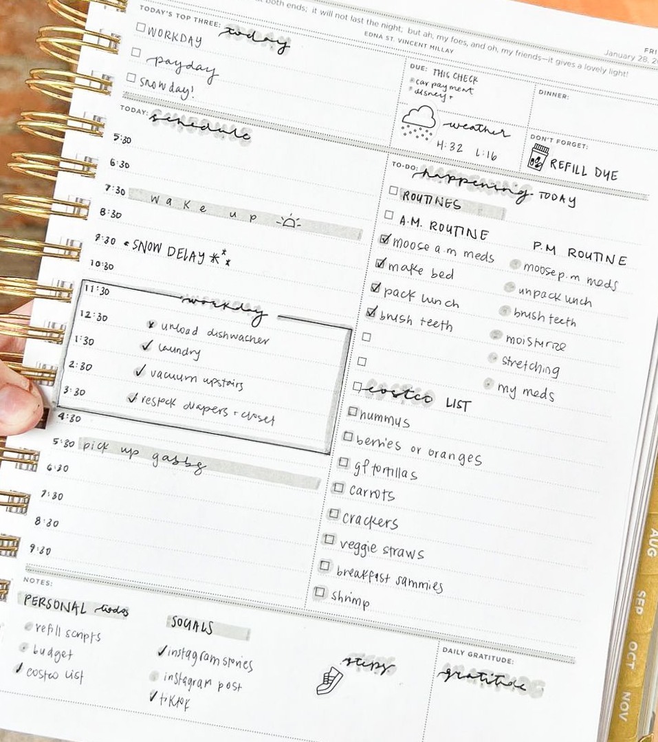 Daily Planning Spread for Organizers & Bullet Journals — 🌿 🤍 romanticize your routine