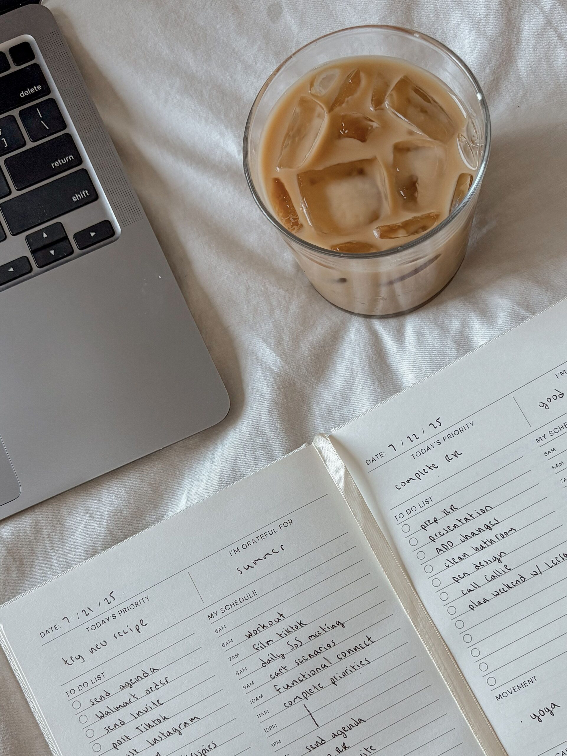 🥂 🍰 dream life manifestation: Weekly Wander Wellness Planner | Corporate Girl Desk Aesthetic