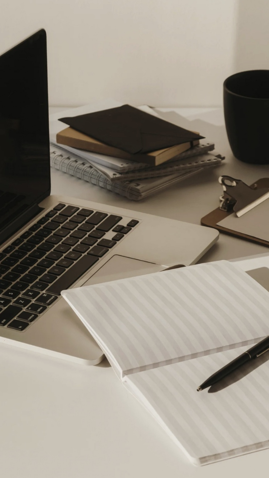 👰 💍 Espace de travail minimaliste – Créativité sans distractions | romanticize your routine